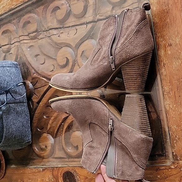 Steve Madden PLOVER Taupe Suede Leather Zippered heeles booties 8 - Picture 5 of 12